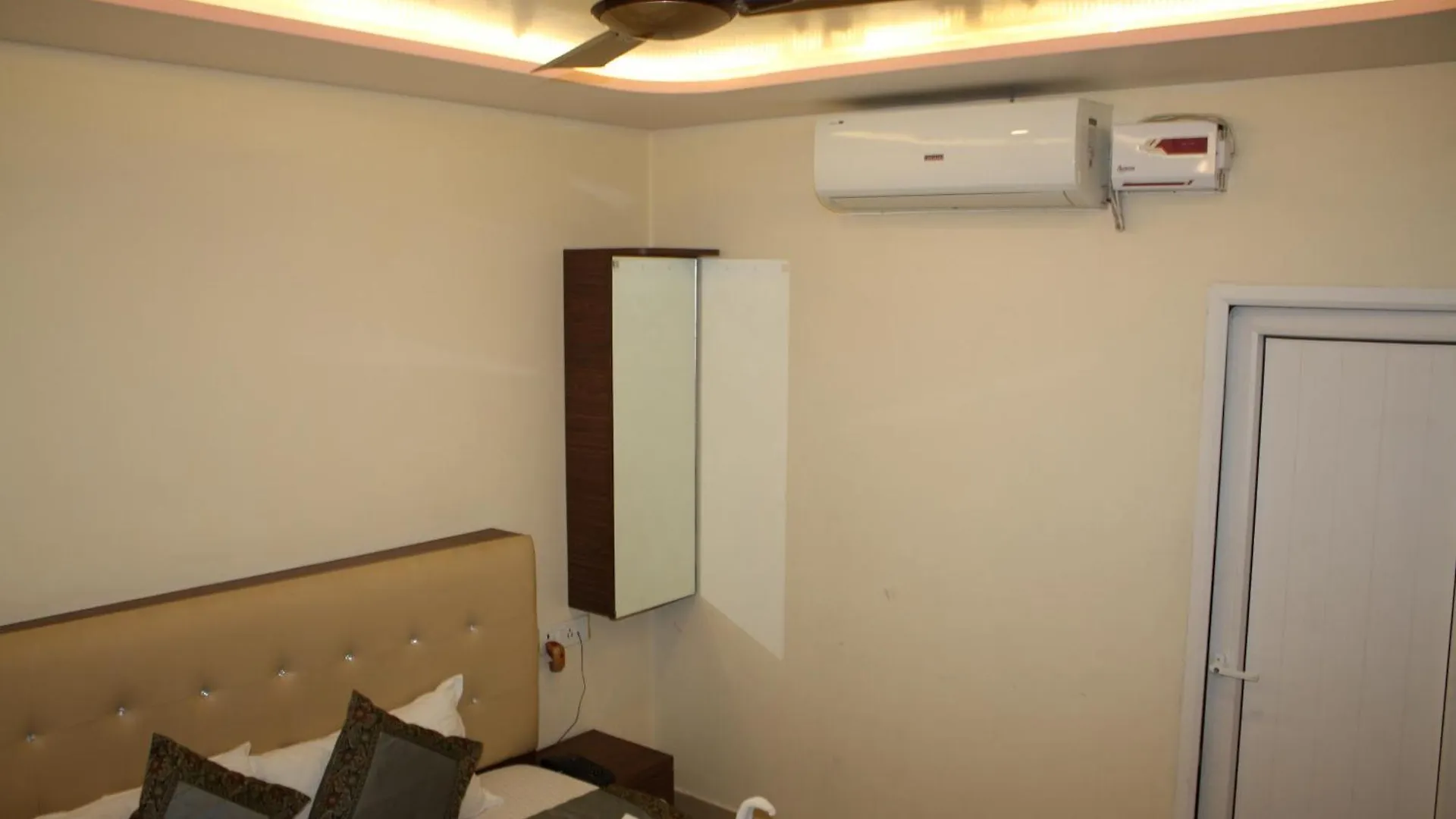 Raghunath Palace Home Stay 瓦拉纳西